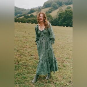 NWOT Raquel acorn forest size medium